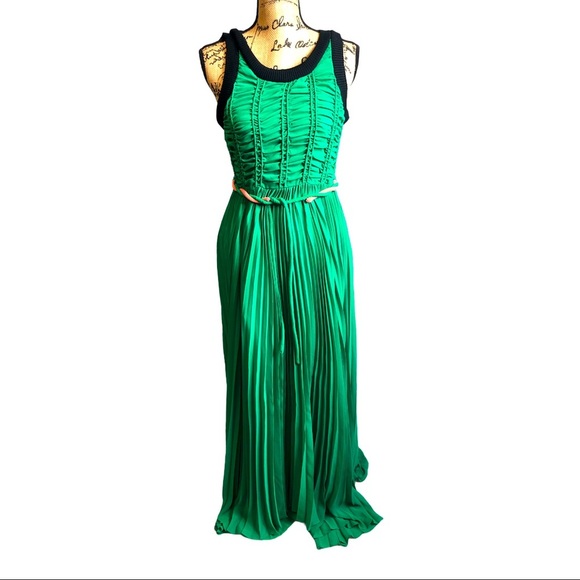 Freeway Dresses & Skirts - Freeway emerald green pleated smocked maxi…